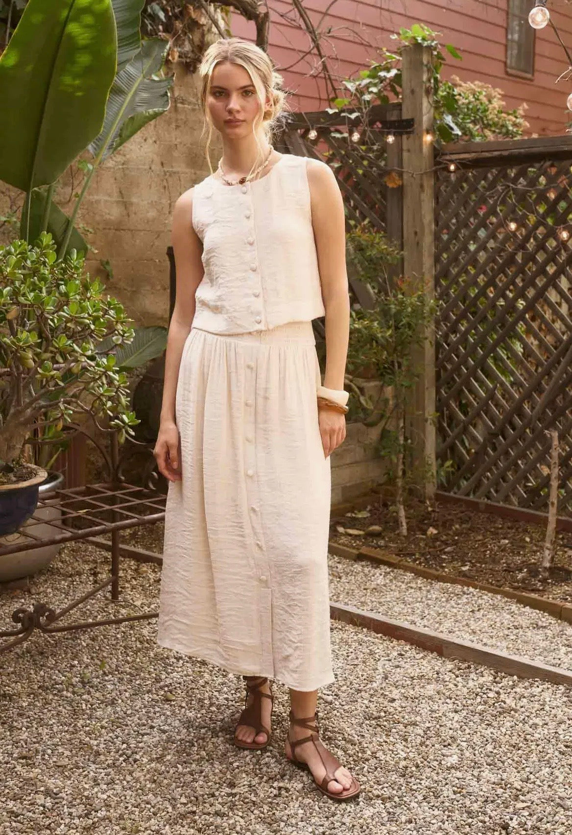 Textured button down sleeveless top
